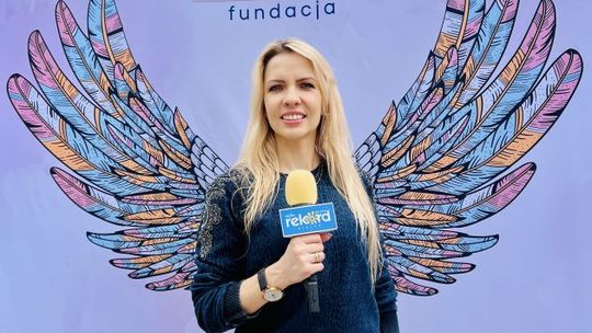 Tron czeka na królową, skrzydła również