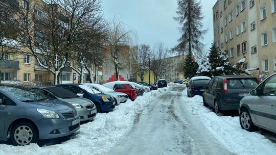 Trudne warunki na drogach lokalnych i chodnikach 