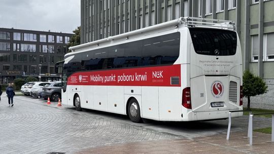 Trwa akcja honorowego krwiodawstwa przed Urzędem Wojewódzkim