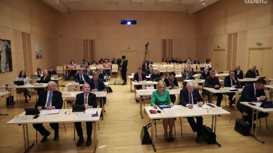 Trwa głosowanie nad wnioskiem o  odwołanie marszałka województwa świętokrzyskiego 