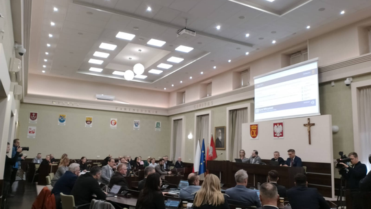 Trwa nadzwyczajna sesja Rady Miasta  