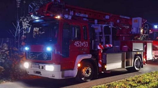 Trzy osoby zostało zabrane do szpitala po pożarze ośrodka wypoczynkowego w Rembowie