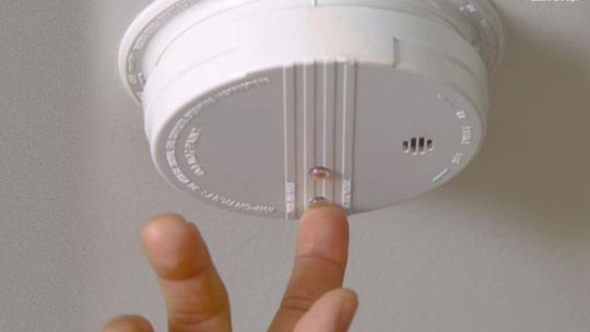 Trzy przypadki zatrucia czadem w Świętokrzyskiem. Nie żyje jedna osoba