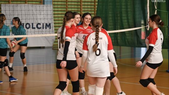 Turniej Piłki Siatkowej Dziewcząt o Puchar Wójta Gminy Nowiny - rywalizacja szkół podstawowych