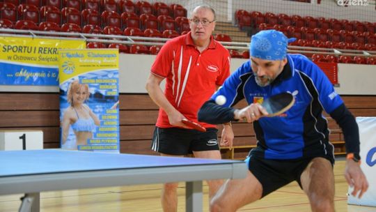 Turniej tenisa stołowego tylko dla dorosłych
