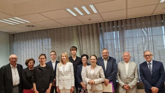 Uczeń z kieleckiego liceum w  etapie krajowym Olimpiady Wiedzy Ekonomicznej 