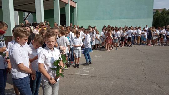 Uczniowie odebrali świadectwa