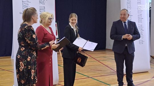 Uczniowie z ostrowieckich podstawówek ze stypendiami za naukowe osiągnięcia 