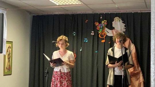 Uczniowie z ostrowieckiego liceum z programem artystycznym w DPS 