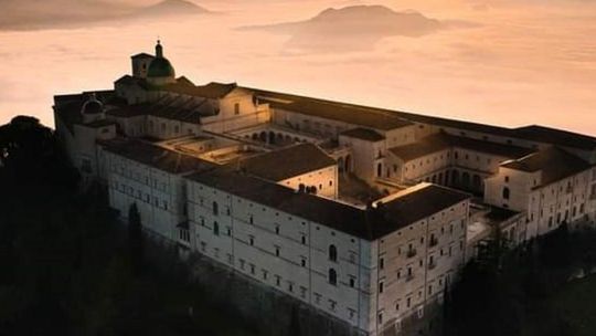 Uczniowie z ostrowieckiego ZDZ na uroczystościach na Monte Cassino 