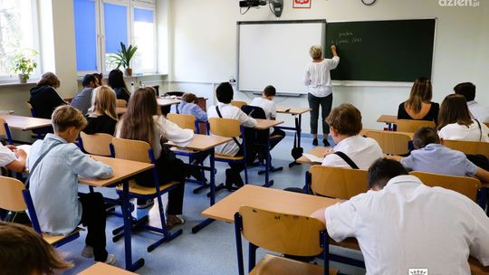 Uczniowie z trudną sytuacją materialną otrzymają stypendia