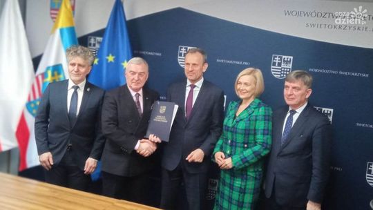 Umowa na poprawę efektywności energetycznej szkoły w Piekoszowie