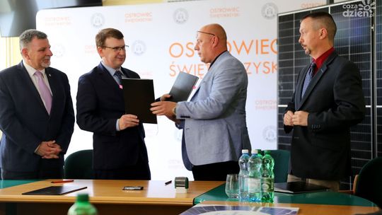 Umowa podpisana! Ostrowieckie budynki wzbogacą się o fotowoltaikę 