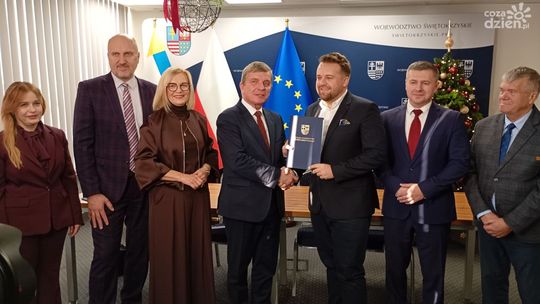 Umowy na ważne inwestycje podpisane w Urzędzie Marszałkowskim