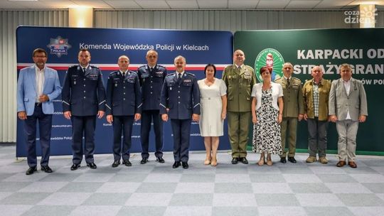 Umowy podpisane, będą klasy mundurowe