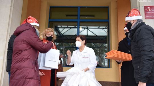 Upominki dla najmłodszych pacjentów ostrowieckiego szpitala