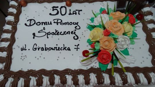 Urodziny DPS-u przy Grabowieckiej - był tort i fanfary