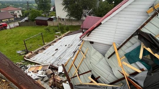 Uszkodzony Urząd Wojewódzki, zniszczone elewacje budynków. Są nowe ostrzeżenia