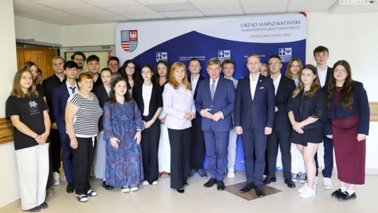 VII sesja Młodzieżowego Sejmiku Województwa Świętokrzyskiego: współpraca międzypokoleniowa i nowe inicjatywy