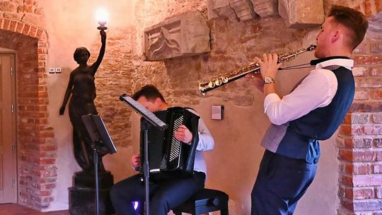 Vivaldi na akordonie i saksofonie na ćmielowskim zamku