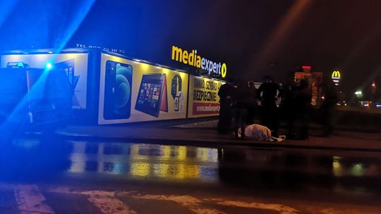 W asyście policji oczekiwał na pomoc 