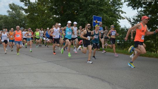 W Brodach pobiegli w jubileuszowym biegu staszicowskim
