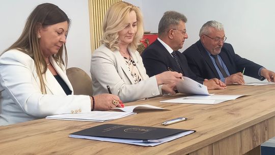 W Ćmielowie podpisano ważna umowę. Dzięki tej inwestycji ulewne deszcze nie będą straszne