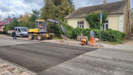 W Ćmielowie powstają nowe, bezpieczne przejścia dla pieszych 