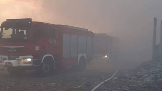 W Fałkowie zapaliła się hałda śmieci 