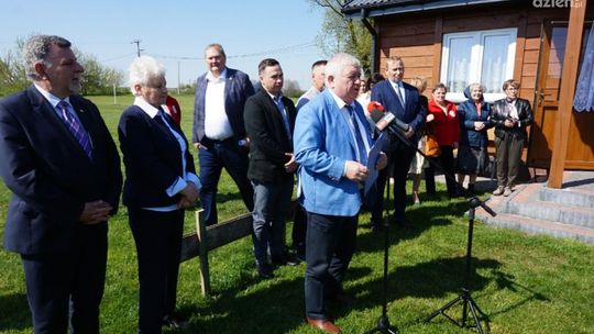 W gminie Ożarów będą nowe drogi a wiejskie świetlice będą rozbudowane 