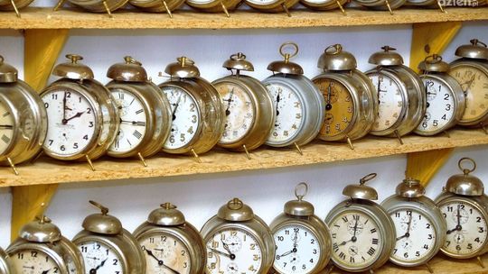 W nocy z soboty na niedzielę pośpimy dłużej