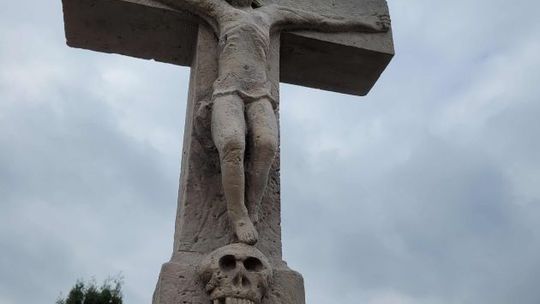 W Opatowie będą zbierać fundusze na ratowanie cmentarnych nagrobków