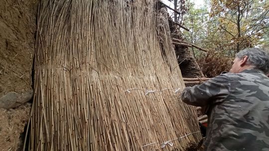 W osadzie neolitycznej na Krzemionkach pracują  jak przodkowie