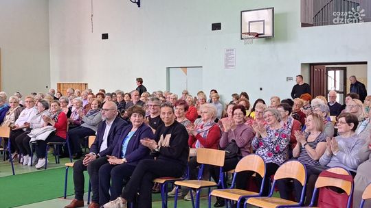 W Ostrowcu chętnych do udziału w zajęciach  promujących zdrowy styl życia nie brakuje  