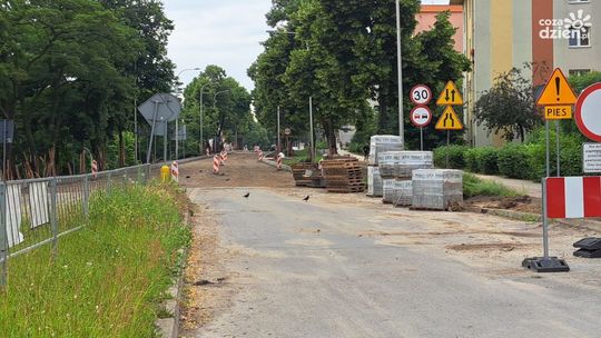 W Ostrowcu drogowcy przenoszą się na kolejny fragment ul. Sienkiewicza