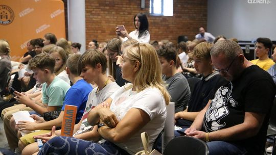 W Ostrowcu już można zgłaszać kandydatów do młodzieżowego samorządu 