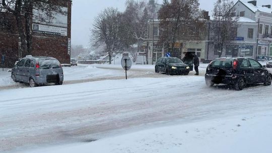 W Ostrowcu non stop pracują pługopiaskarki 