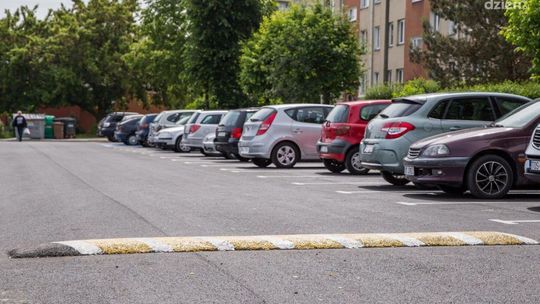 W Ostrowcu przybywa miejsc parkingowych