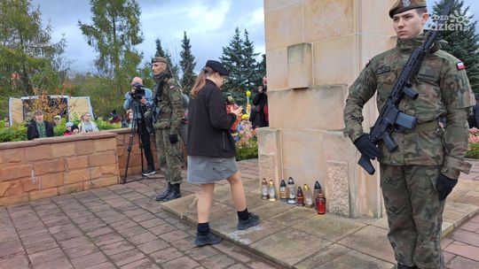 W Ostrowcu Święto Niepodległości celebrowano pod pomnikiem marszałka Józefa Piłsudskiego 