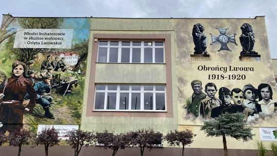 W Ostrowcu Świętokrzyskim odsłonięto mural upamiętniający Orlęta Lwowskie