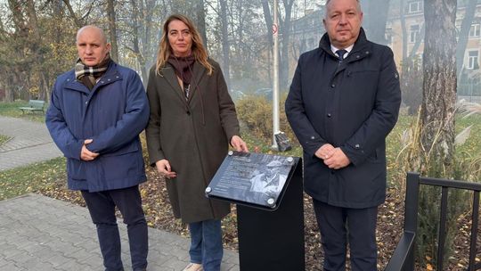W Parku Fabrycznym odsłonięto ławeczkę pamięci Włodzimierza Sajdy