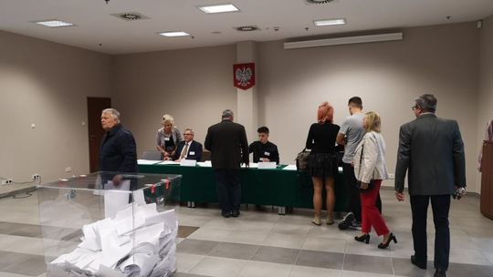 W powiecie opatowskim już oficjalnie zwycięża PiS 