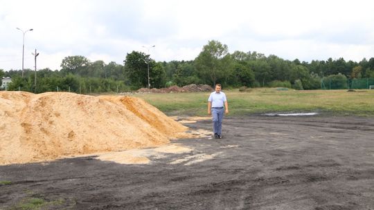 W Starachowicach budują nowe boisko