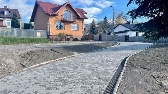 W Starachowicach na ul. Słowackiego zamiast błota jest kostka