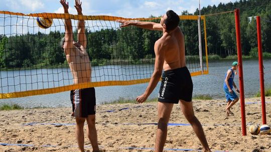 W Starachowicach zainaugurowali plażówkę