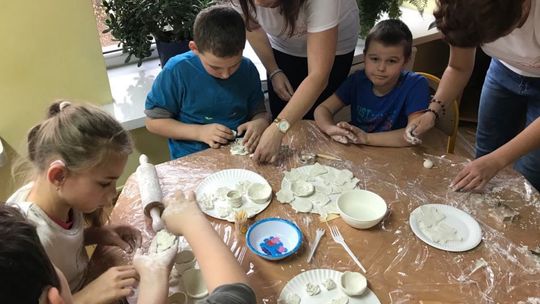 Warsztaty garncarskie w "Promyku"