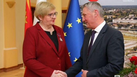 Wiceprezydent Bożena Szczypiór odebrała Srebrny Krzyż Zasługi