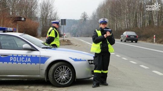 Więcej policji na drogach. Funkcjonariusze będą dbać o bezpieczeństwo podczas świąt