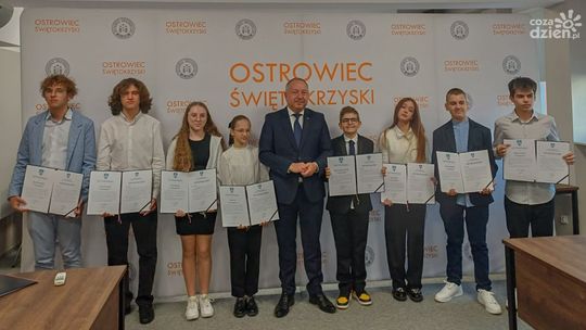 Więcej uzdolnionych ostrowieckich uczniów otrzyma specjalne stypendia 