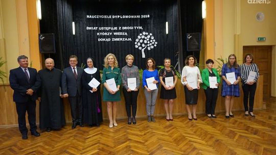 Wielka gala w ZS nr 3 - nauczyciele odebrali awanse
